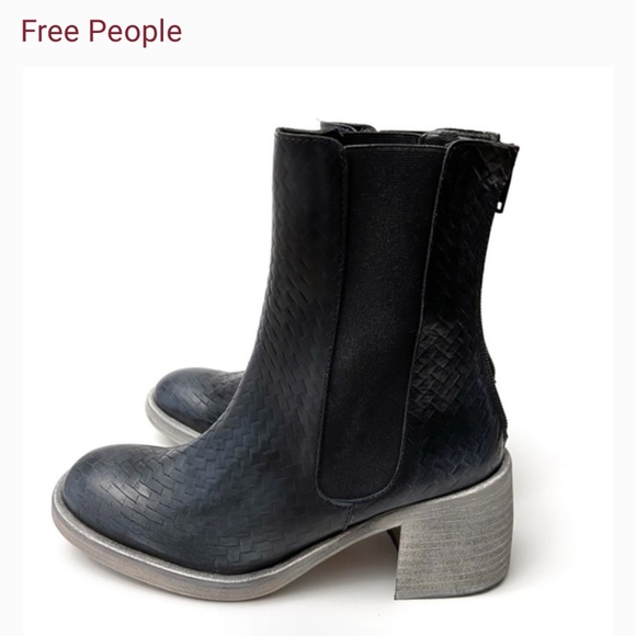 Free People Essential Chelsea Leather Boots Black - Picture 6 of 7